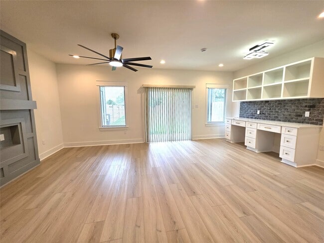 Building Photo - 19539 Dunbar Ave