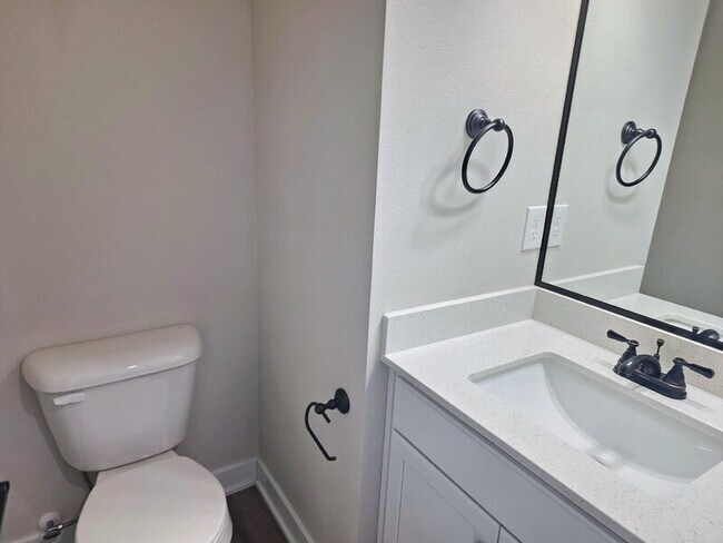 Building Photo - 6951 Bluebell Ct