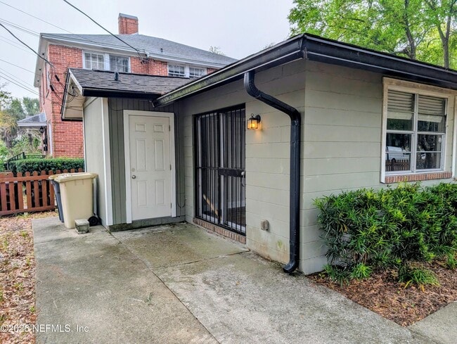 Building Photo - 2063 N Laura St