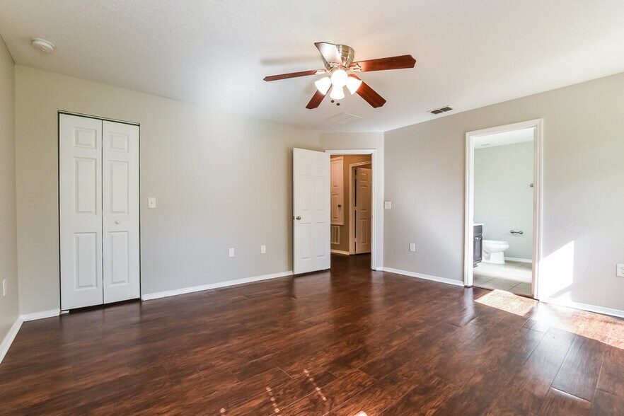 Building Photo - 2050 Wavy Leaf Ct