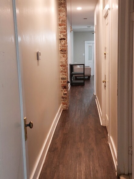 Building Photo - 2413 Painters St