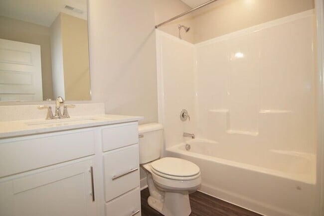 Building Photo - Beautiful Zionsville Townhome - *Special Offer!