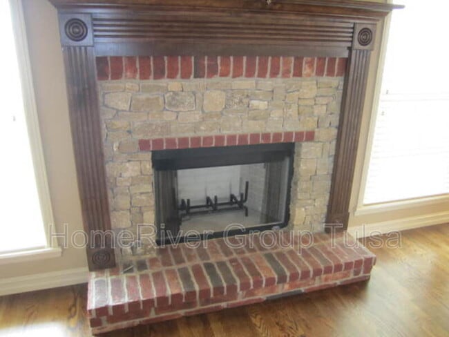 Building Photo - 18611 E 43rd St