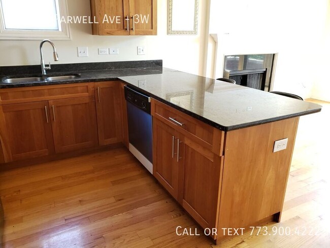 Building Photo - 1440 W Farwell Ave