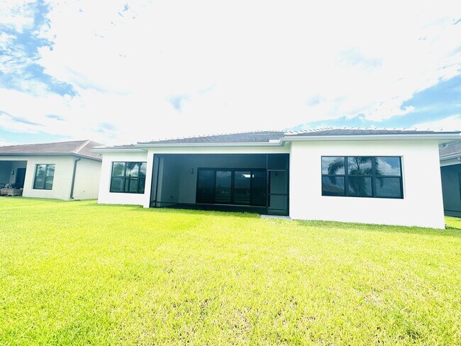 Building Photo - 12465 SW Crystal Cv Dr