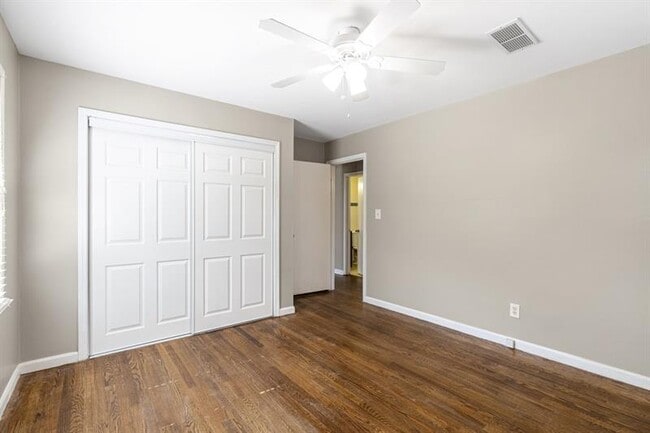 Building Photo - 1517 Gaylor Cir SE