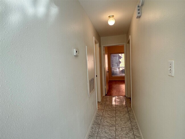 Building Photo - 6500 Harbor Town Dr