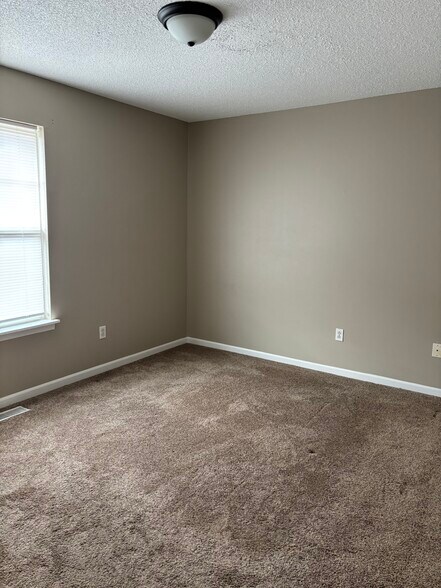 Building Photo - 5357 Ponderosa St.