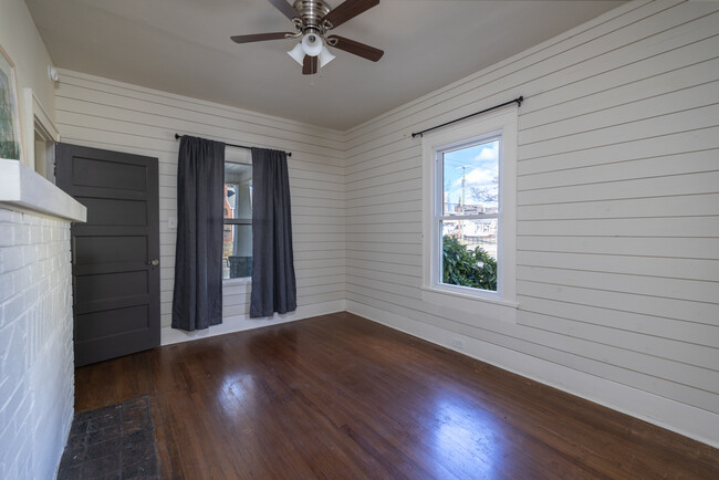 Building Photo - 708 E Woodland Ave