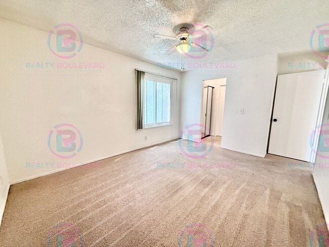 Building Photo - 1 Month free!! This stunning two-bedroom, two-bathroom townhouse with Loft Area