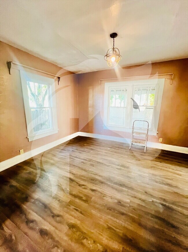 Building Photo - 211 S 7th St