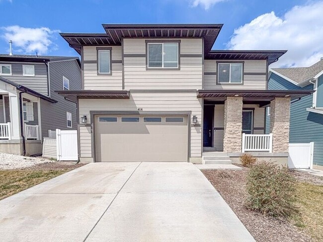 Primary Photo - 414 W Snowberry Dr
