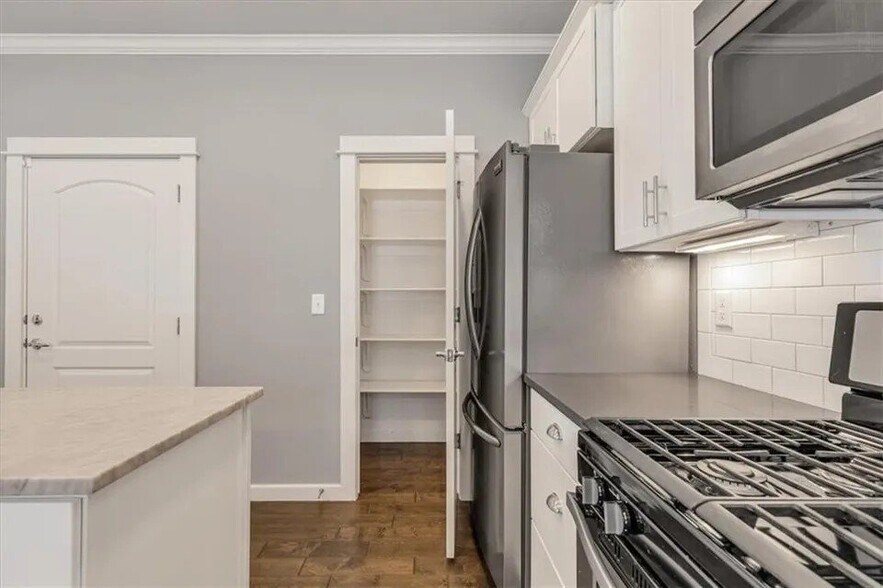 Building Photo - 1736 S 39th Pl