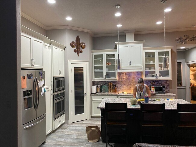 Building Photo - VIDEOTOUR: Executive-Style Custom Home, Incredible Quality! PETS WELCOME