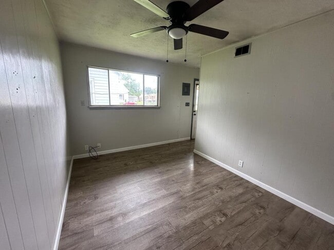 Building Photo - 507 S Connor Ave