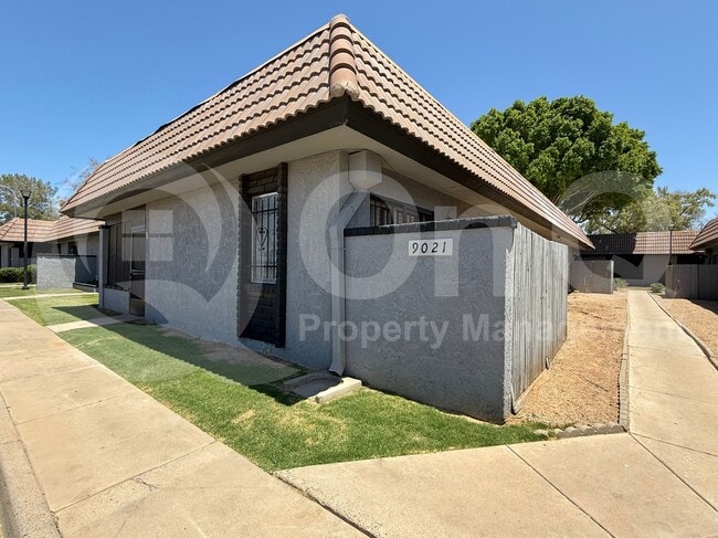 Building Photo - 9021 W Elm St