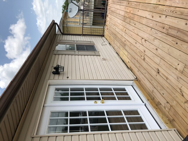 Building Photo - 714 Wellesley Ct