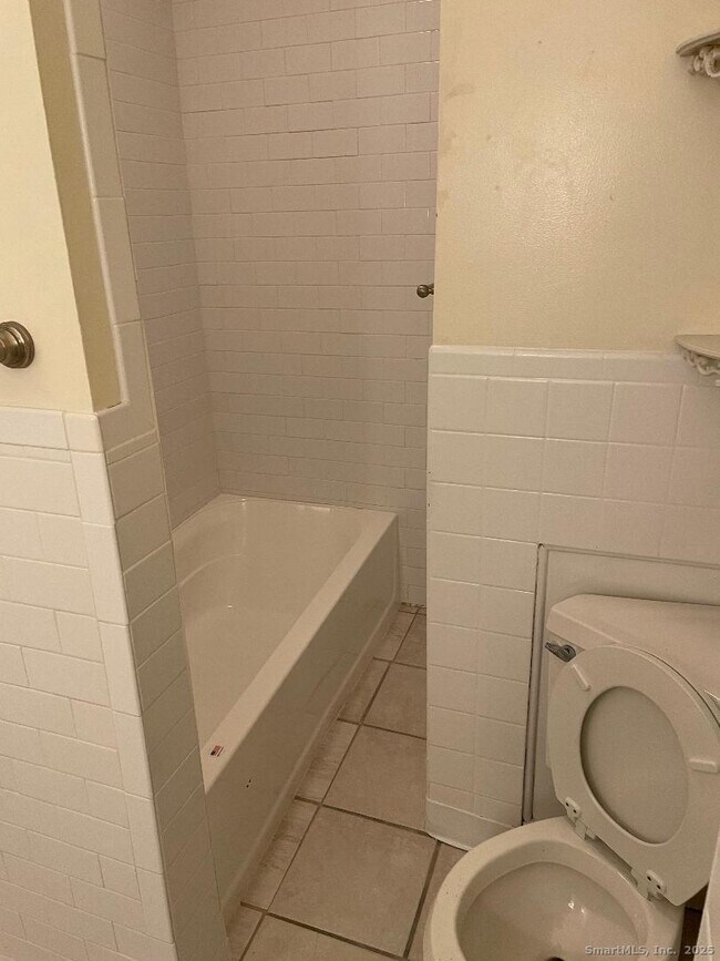 Building Photo - 46 Stearns St