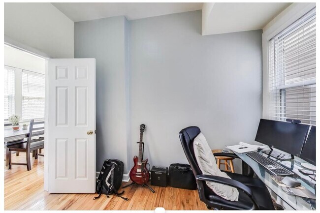 Building Photo - 1630 N Talman Ave