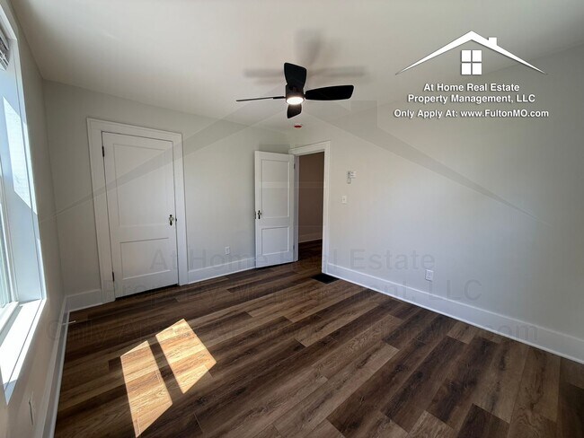 Building Photo - 210 W 6th St