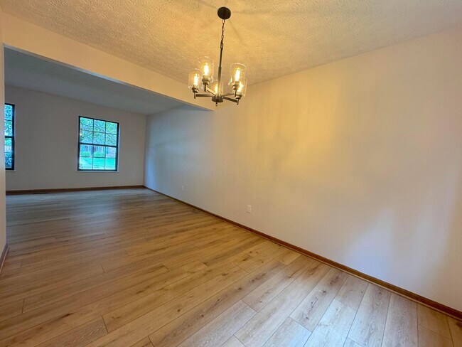 Building Photo - 564 Glenside Ln