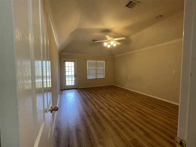 Building Photo - 6410 E Linpar Ct