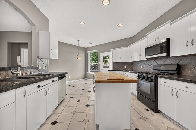 Building Photo - 14402 Barker Pelican Ct