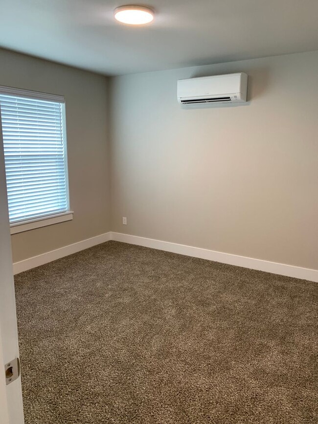 Building Photo - Lovley Home