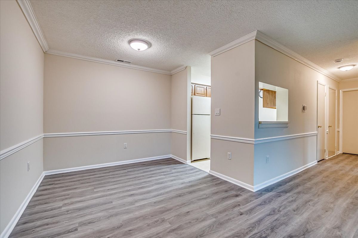 Building Photo - 211 Ravens Crest Dr