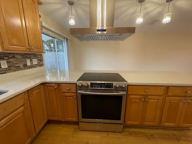 Building Photo - COUUNTRYSIDE CUTIE