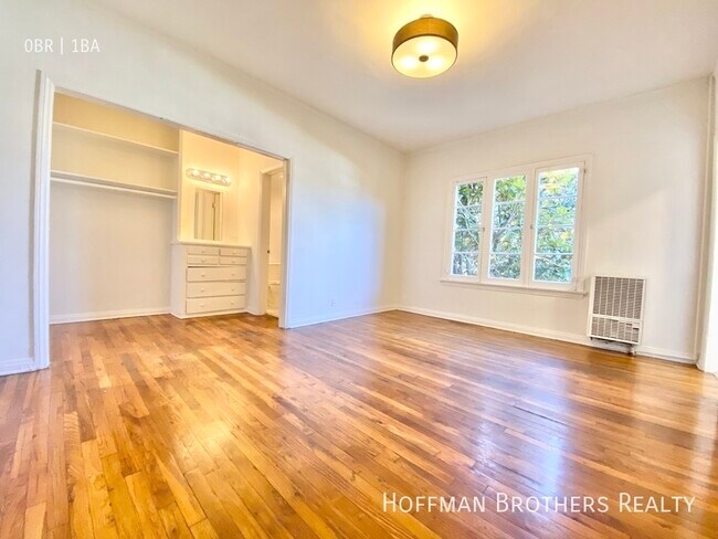 Building Photo - 836 Sanborn Ave