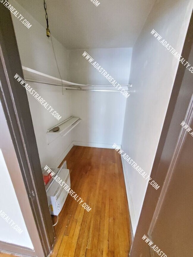 Building Photo - Cute and Affordable 1 Bedroom Apartment in...