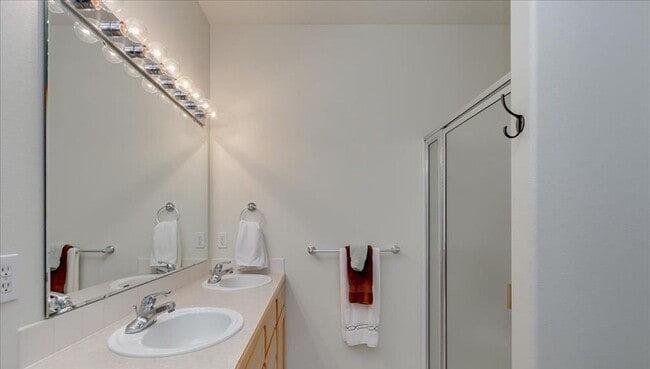 Building Photo - Charming 3-Bedroom, 2-Bath Home – Landscaping Included! Great location to downtown Boise