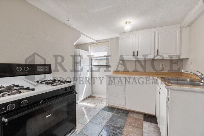 Building Photo - 1146 S Pattie St