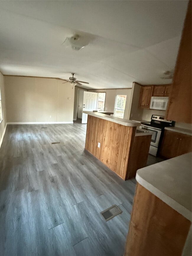 Building Photo - 144 Private Road