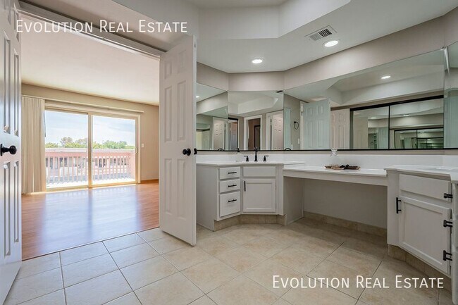 Building Photo - 2033 S Paseo Loma