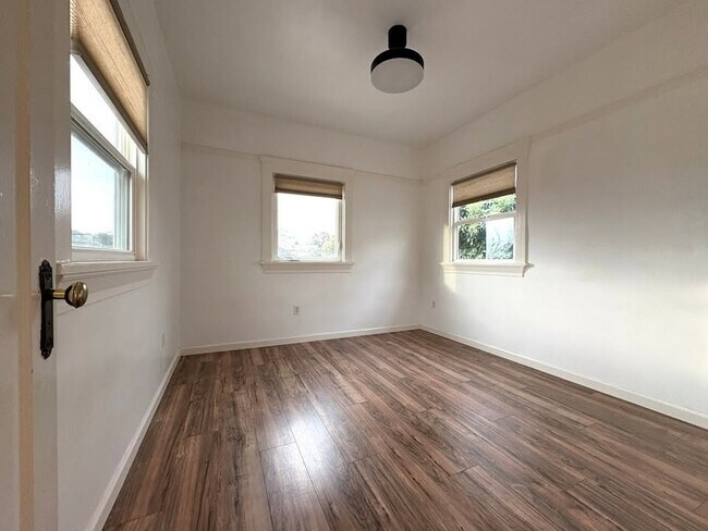Building Photo - 745 55th St
