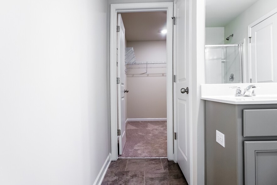 Building Photo - 2847 Saratoga Lake View