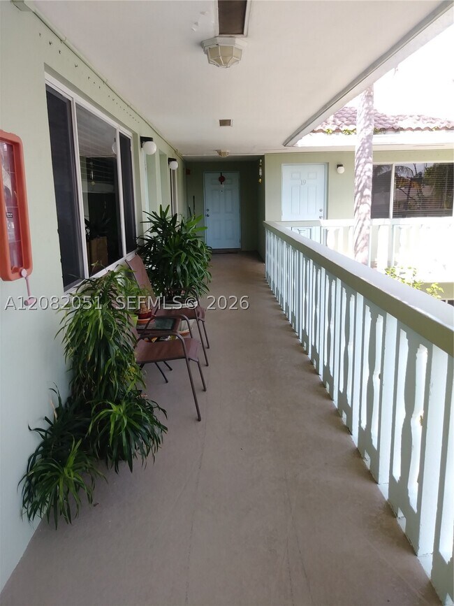 Building Photo - 1423 Holly Heights Dr