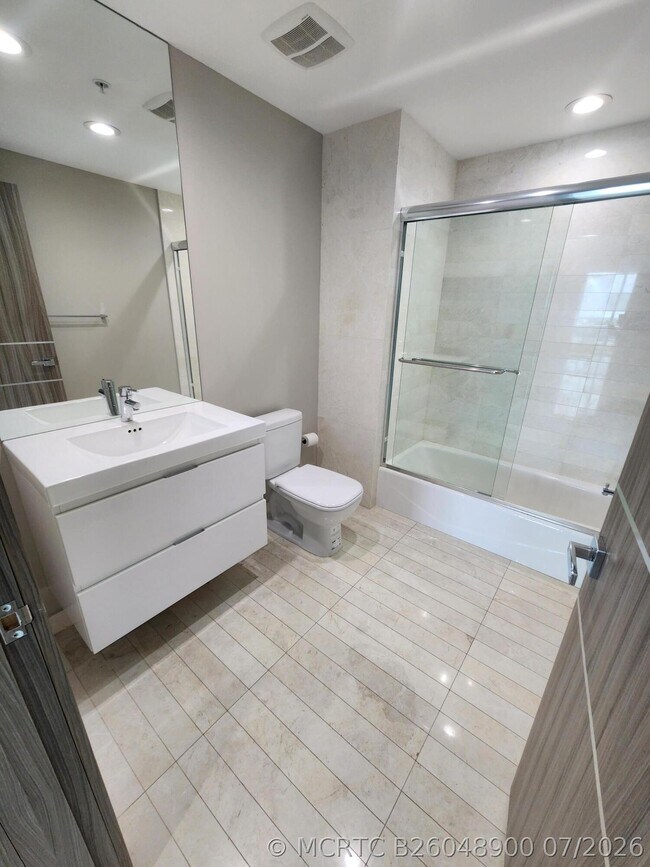 Building Photo - 17301 Biscayne Blvd