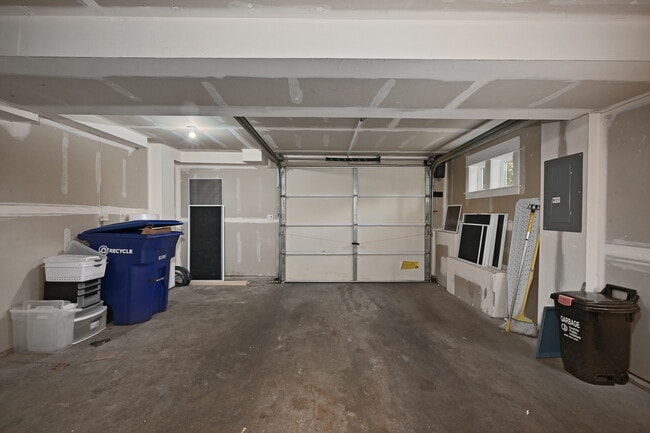 Building Photo - 5801 55th Ave NE