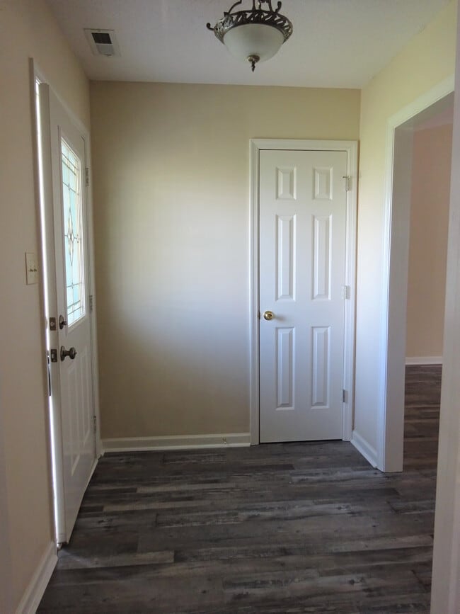 Building Photo - Beautiful 3BR/2Bath with Bonus Room!