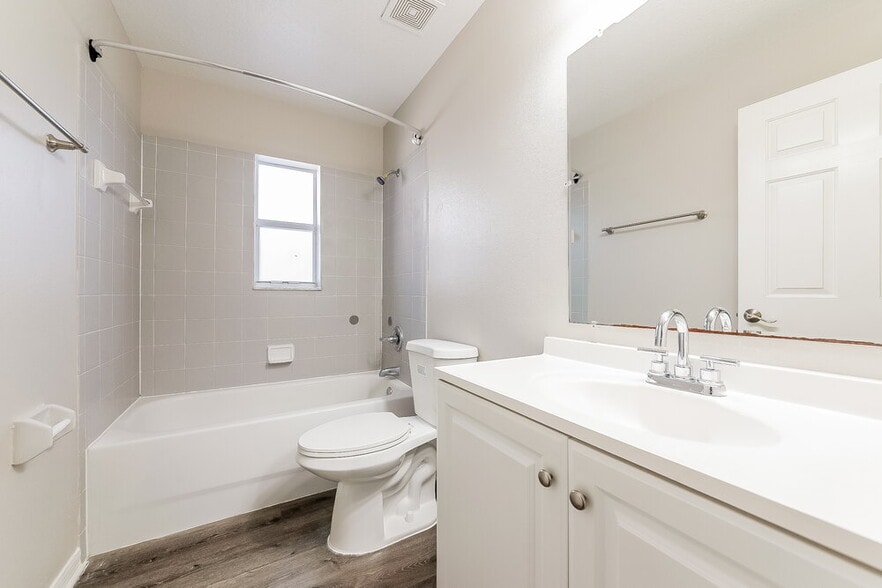 Building Photo - 1316 Bayou Pass Dr