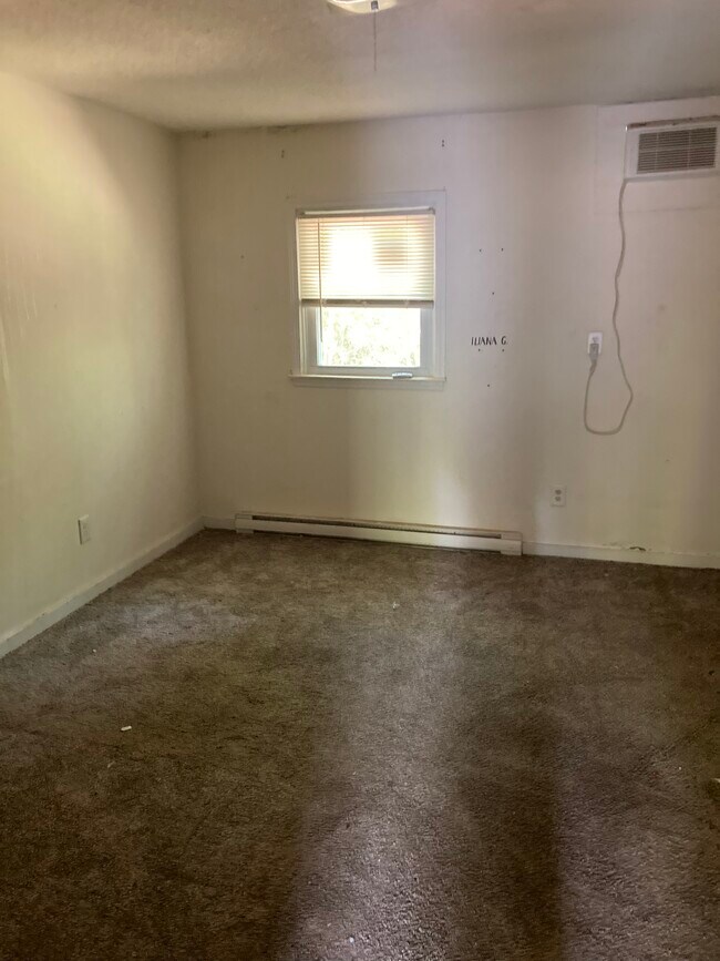 Building Photo - 963 Redwood Dr