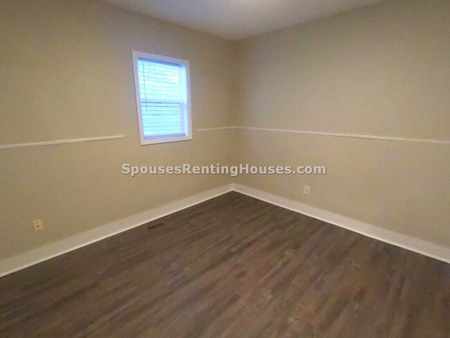 Building Photo - 3608 N Kenwood Ave