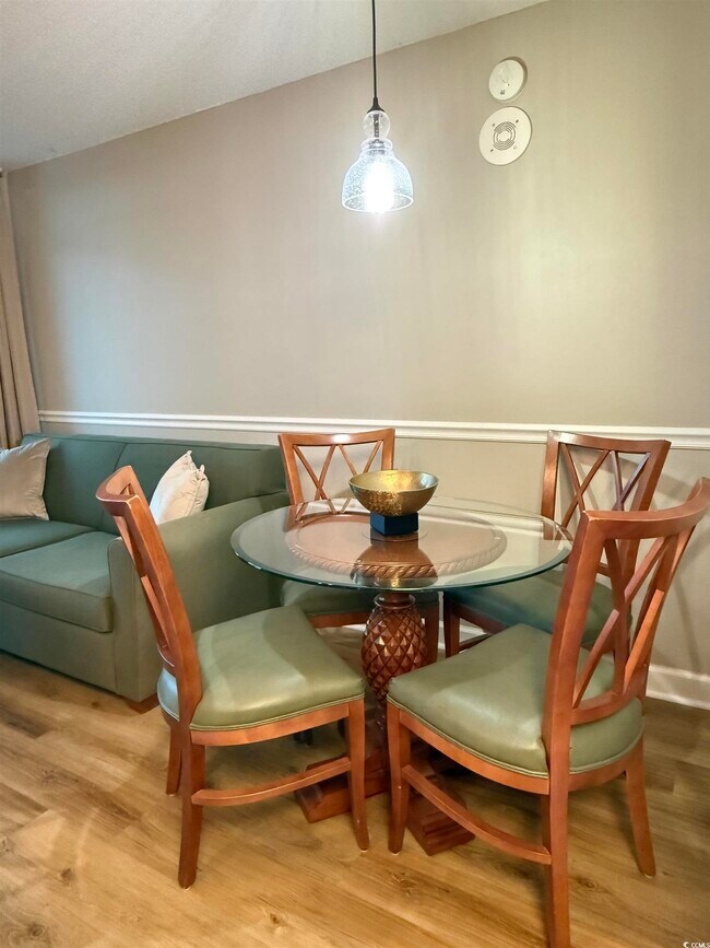 Building Photo - 215 77th Ave N