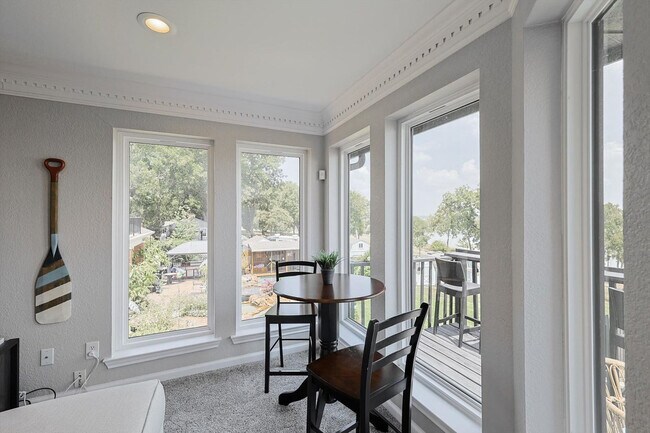 Building Photo - 4710 Scenic Dr