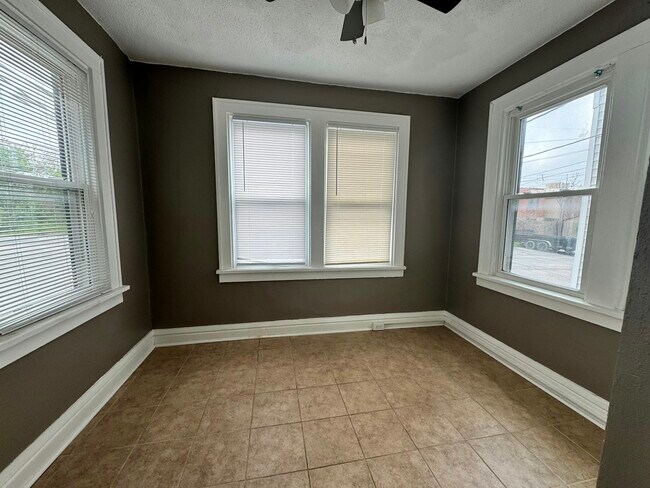 Building Photo - 1406 Woodland Dr