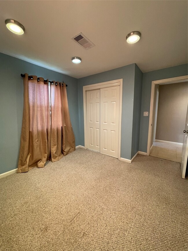 Building Photo - 322 Wisteria St