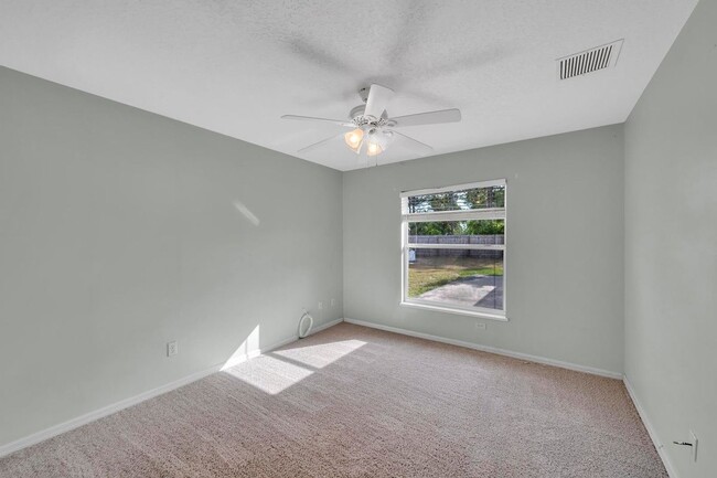 Building Photo - 214 SW Milburn Cir